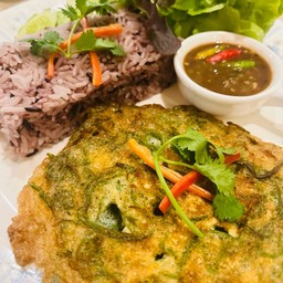 ข้าวน้ำพริก-ไข่เจียวใบโหระพา
