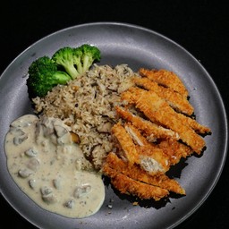 ข้าวผัดเห็ดและทรัฟเฟิลไก่กรอบ