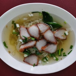 บะหมี่เกี๊ยวหมูแดง (น้ำ)