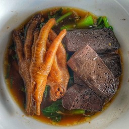 ก๋วยเตี๋ยวไก่  ตีนไก่+เลือด