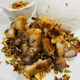 ข้าวหมูกรอบคั่วพริกเกลือ