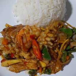 ผัดขี้เมาทะเลราดข้าว