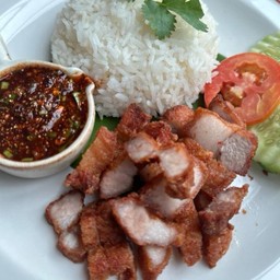 ข้าวหมูสามชั้นทอดน้ำปลา