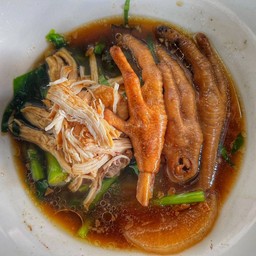 ก๋วยเตี๋ยวไก่ เนื้อไก่ฉีก+ตีนไก่