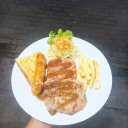 สเต็กหมู+แฮม+ไส้กรอกรมควัน