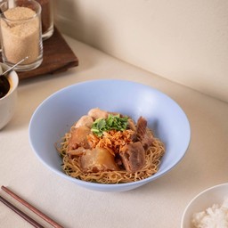 ก๋วยเตี๋ยวเนื้อตุ๋น ต้มเลือดหมู อาหารตามสั่ง (ยุ่น)