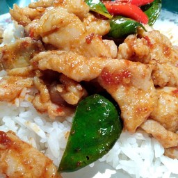 หมูผัดพริกแกง(เป็นกับข้าว)