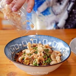 เส้นใหญ่น้ำตก