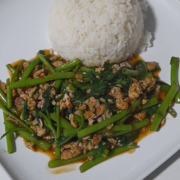 ผัดผักบุ้งหมูสับราดข้าว