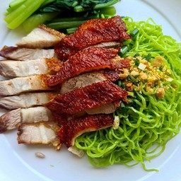 บะหมี่หยก เป็ดย่าง+หมูกรอบ