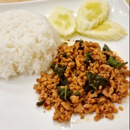 ข้าวกระเพราหมูสับผัดพริกแห้ง