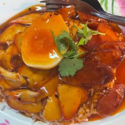 ข้าวหมูแดง-หมูกรอบ โต๊ะกังเจ้าเก่า