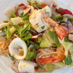 ยำมาม่าทะเลกุ้ง+หมึก