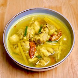 ไก่ต้มขมิ้น