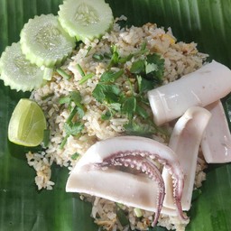 ข้าวผัดปลาหมึก