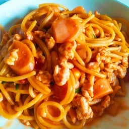 ผัดสปาเก็ตตี้ไส้กรอกไก่สับ