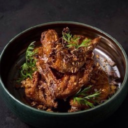 D.ปีกไก่ทอดซอสมะแขว่น