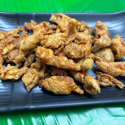 Crispy fried chicken skin , หนังไก่ทอดกรอบ