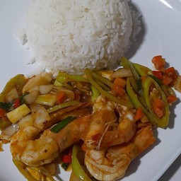 ผัดพริกสดกุ้งราดข้าว