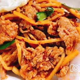 ผัดพริกแกงหมูใส่หน่อไม้ (เป็นกับข้าว)