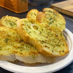 GARLIC BREAD ขนมปังกระเทียม