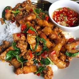 ข้าวราดกะเพราหมูสามชั้น