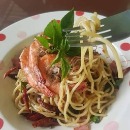 สปาเก็ตตี้พริกแห้ง เบค่อน กุ้งอบเนย