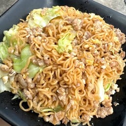 ผัดมาม่า (เลือกเนื้อสัตว์ที่ตัวเลือก)