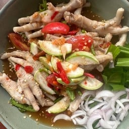 เกาเหลาตีนไก่น้ำปลา