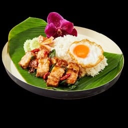 [ตั๊ก กะเพราถาดยัก์พลัส] ข้าวกะเพราหมูกรอบ