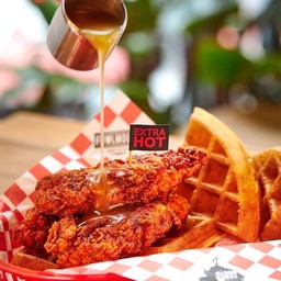 Hot chicken & waffles