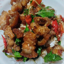 กะเพราหมูกรอบ