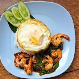 ข้าวกะเพรากุ้ง