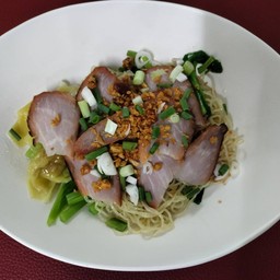 บะหมี่เกี๊ยวหมูแดง (แห้ง)