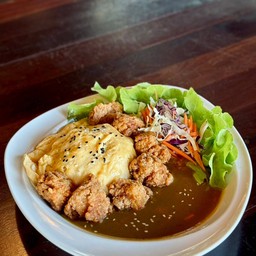 ข้าวไข่ข้นแกงกระหรี่ ไก่คาราเกะ