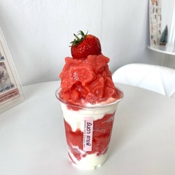 สตอเบอรี่ โยเกิร์ต สมูทตี้