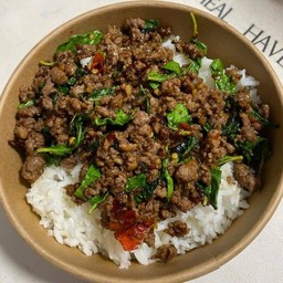 ข้าวกะเพราเนื้อ