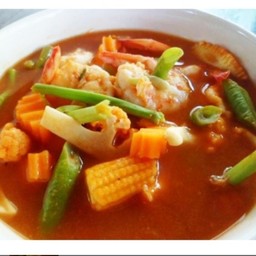 แกงส้มผักรวมเนื้อปลาช่อนทอด