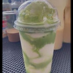 มะพร้าวปั่นนมสดชาเขียว