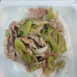 พริกหยวกหมูชิ้นราดข้าว