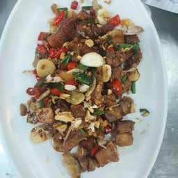 หมูกรอบผัดพริกเกลือ