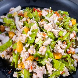 ยำถั่วพูหมูสับ