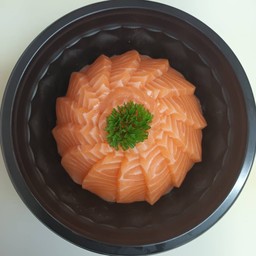 ข้าวหน้าแซลมอนสด (150 กรัม)