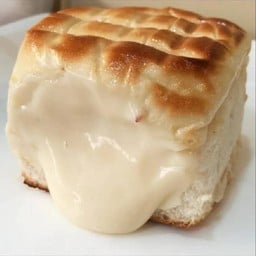 ปังไส้ทะลักครีมนมสด