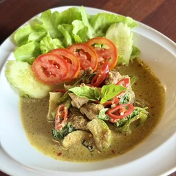 ข้าวแกงเขียวหวานเนื้อ