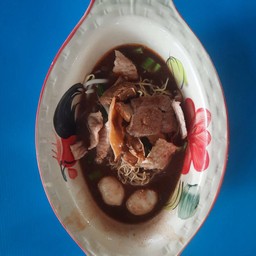 บะหมี่น้ำตก จัมโบ้หมู