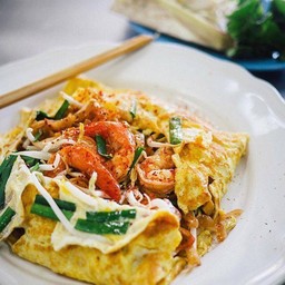 ผัดไททะเลห่อไข่