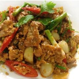 ข้าวเนื้อสไลด์ผัดผงกะหรี่