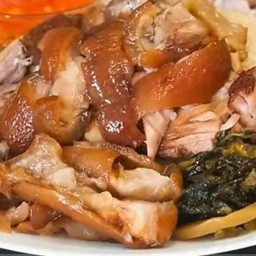 ข้าวขาหมู ชวนเชย