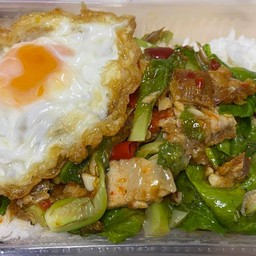 แขนงหมูกรอบ+ไข่ดาว